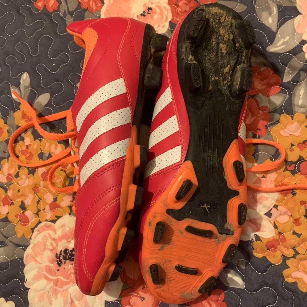 Soccer cleats - Picture 2 of 3